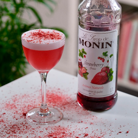 Monin Strawberry Flavouring Syrup (700ml) - Discount Coffee